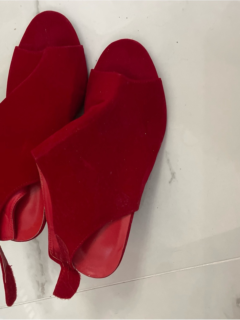 Source Unknown Red Velvet Open-Toe Slide Heels